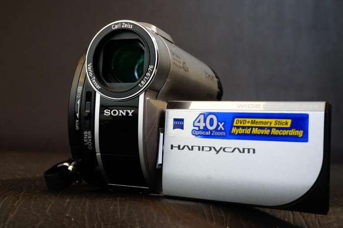 Sony Camcorder DCR-DVD610 DVD Handycam Camera 40x Optical Zoom and Original Box **Great Condition**