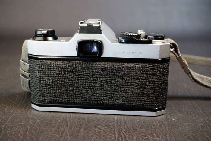 Pentax K1000 35mm SLR Film Camera with Pentax 50mm F1.7 Lens  **Great Condition**