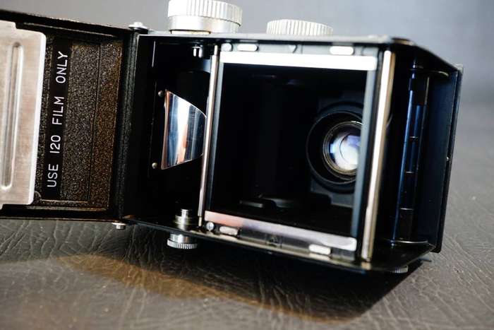 Yashica-A 6x6 TLR with Yashikor 80mm F3.5 Lens 120 Roll Film Camera  **Great Condition**