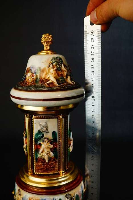 Vintage REUGE Capodimonte ITALY Music Carousel Cigarette Lipstick Holder **Great Condition**