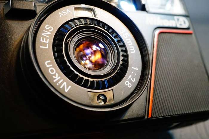 Nikon L35AD ISO1000 35mm Film Point & Shoot Camera with 35mm F2.8 Lens **Good Condition**