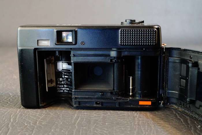 Nikon L35AD ISO1000 35mm Film Point & Shoot Camera with 35mm F2.8 Lens **Good Condition**