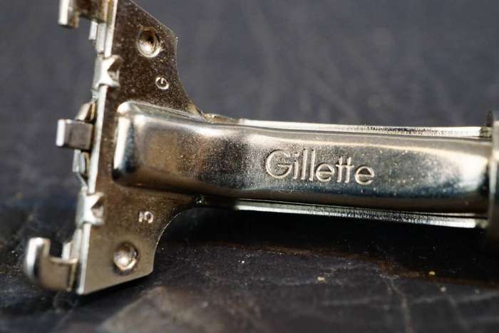 Vintage Gillette Contour Razor with Tortoise Shell Bakelite Handle **Great Condition**