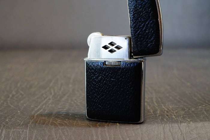 WIN 007 WINDPROOF TEXTURED BLACK BUTANE GAS CIGARETTE LIGHTER **Great Condition**