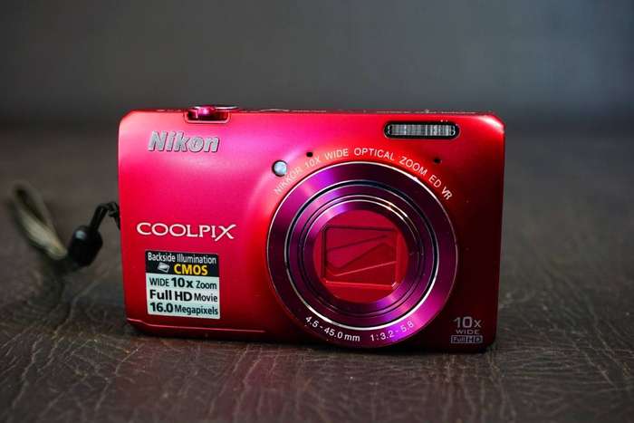 Nikon Coolpix S6300 16.0MP Red Compact Digital Camera with 10x Optical Zoom **Great Condition**