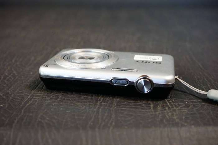 SONY Cyber-shot DSC-W710 16.1MP Digital Compact Camera with 5x Optical Zoom **Great Condition**
