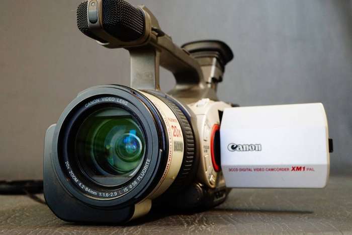 CANON DM-XM1 E 3CCD GL1 Mini DV Tape Semi Professional HANDYCAM Camcorder  **Great Condition**