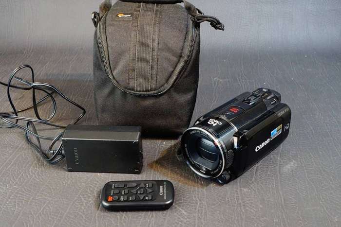 Canon Legria/VIXIA HF S21 Full HD 1080p 8.59MP Handycam Camcorder Camera **Great Condition*