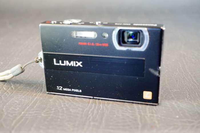 Panasonic Lumix DMC-FP8 12MP Zoom Slim Digital Camera in Box **Good Condition**