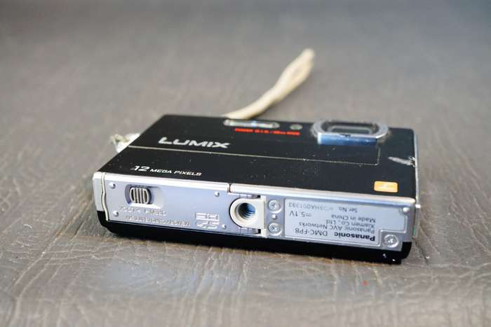 Panasonic Lumix DMC-FP8 12MP Zoom Slim Digital Camera in Box **Good Condition**