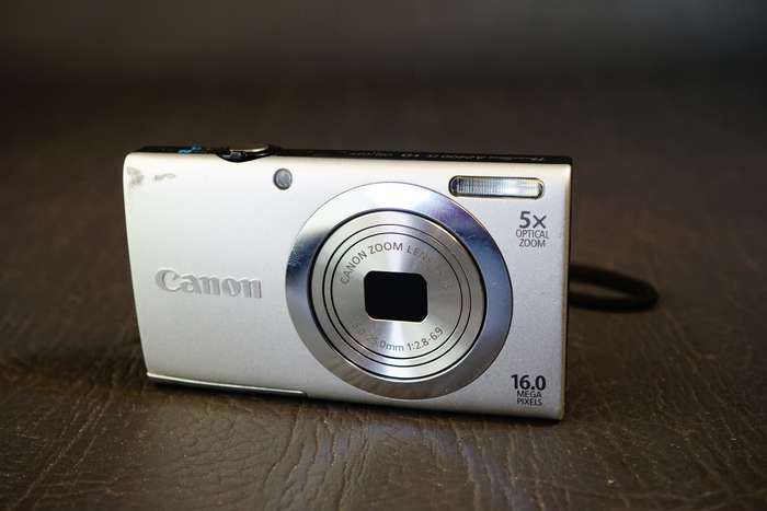 Canon PowerShot A2400 IS 16.0MP Silver Digital Camera  **Great Condition**
