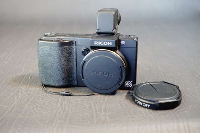 RICOH GX200 12.1MP Compact Digital Camera with VF-1 Viewfinder in Box **Good Condition**