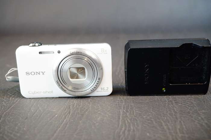 Sony Cyber-shot DSC-WX80 16.2 MP Digital Compact Camera White **Great Condition**
