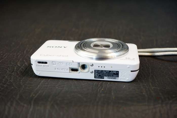 Sony Cyber-shot DSC-WX80 16.2 MP Digital Compact Camera White **Great Condition**