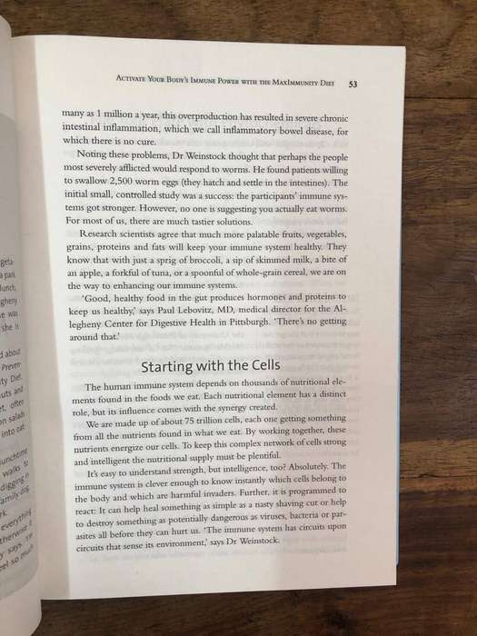 The Immune Advantage - Ellen Mazo (Hardcover with no dj)