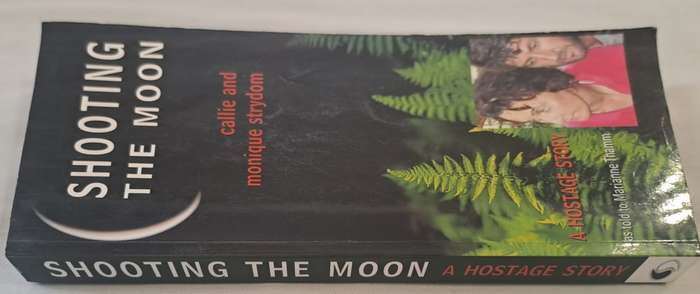 Shooting the Moon - Callie and Monique Strydom (Paperback)