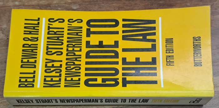 Kelsey Stuart's newspaperman's guide to the law - Bell Dewar & Hall (paperback)
