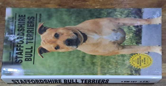 Staffordshire bull terriers - Anna Katherine Nicholas  (Hard cover)