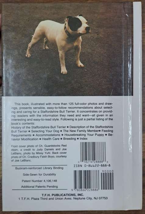 Staffordshire bull terriers - Anna Katherine Nicholas  (Hard cover)