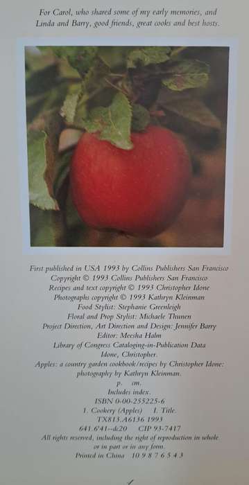 Apples a country garden cookbook - Christopher Idone (Hard cover with dj)