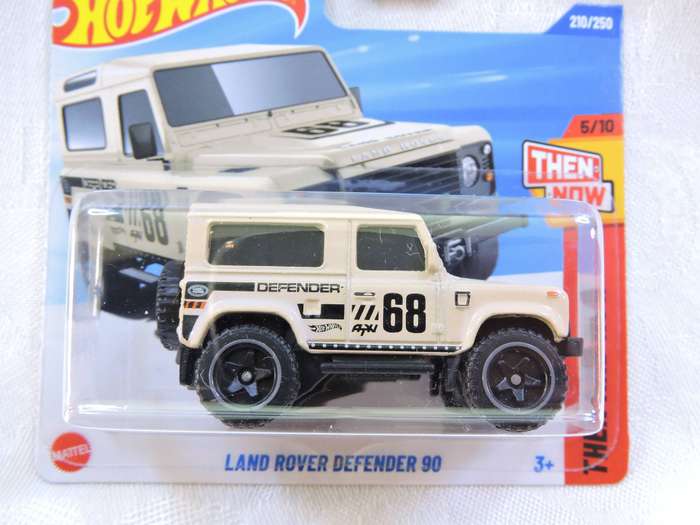 Hot Wheels LAND ROVER Defender 90 ( Beige #68 )