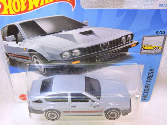 Hot Wheels ALFA ROMEO GTV 3.0  ( Grey )