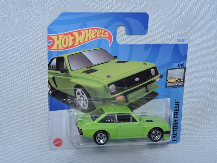 Hot Wheels FORD Escort RS2000 ( Lime Green ) Short Card .