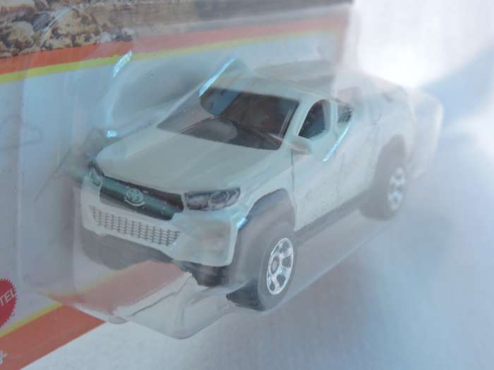 Matchbox TOYOTA HILUX PICK UP  BAKKIE ( White )  Like Hot Wheels