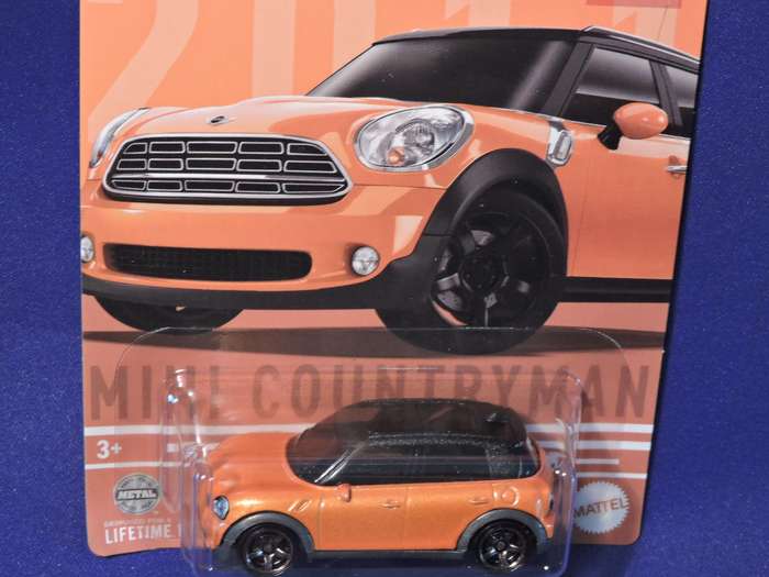 Matchbox MINI COUNTRYMAN ( Orange )  Like Hot Wheels