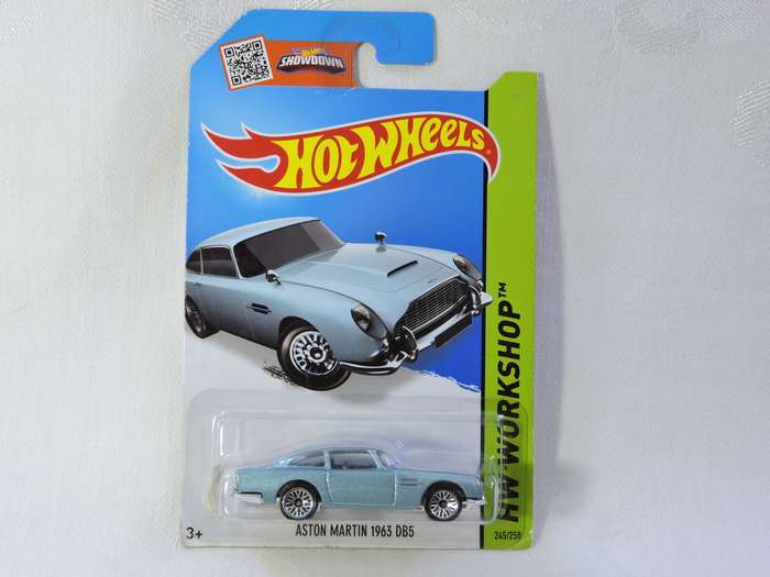 Hot Wheels ASTON MARTIN DB5  1963 ( Metallic light blue ) The Original. Long Card.