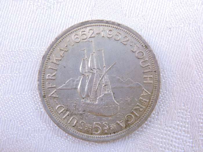 1952 SA Union 5 Shilling Silver coin Crown