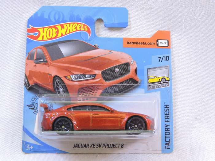 Hot Wheels JAGUAR XE SV Project 8 ( Bronze )