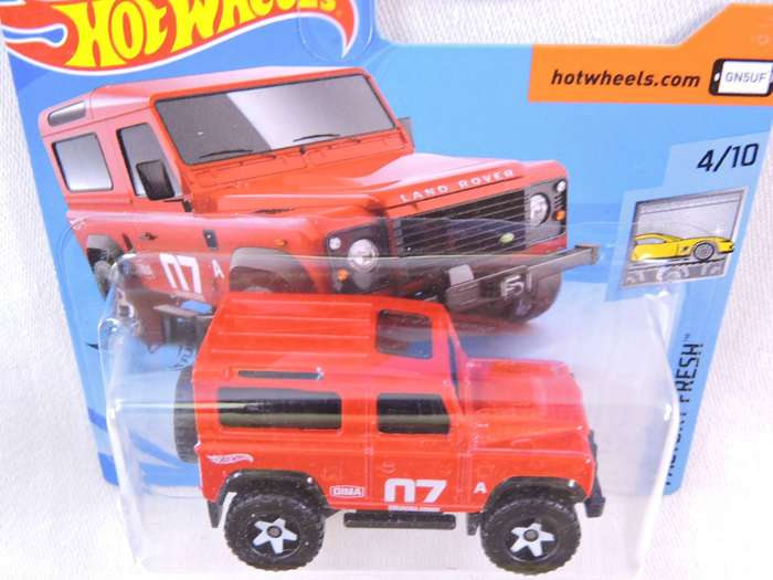 Hot Wheels LAND ROVER Defender 90 ( Red #07 )