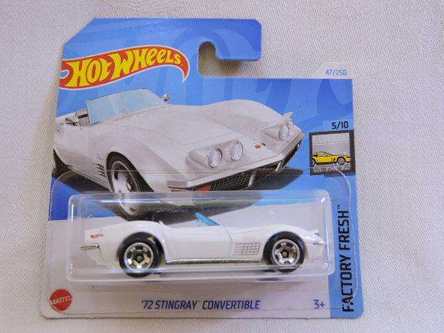 Hot wheels Chevy Chevrolet Corvette Convertible  ( White )