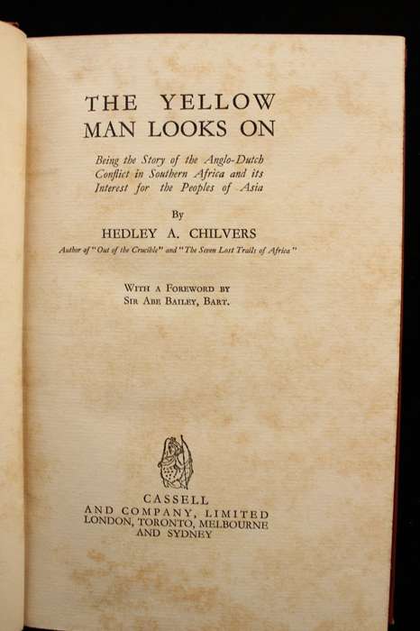 THE YELLOW MAN LOOKS ON - HEDLEY CHILVERS - 1ST ED. 1933