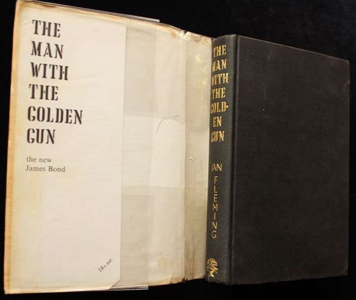 THE MAN WITH THE GOLDEN GUN by Ian Fleming (1965) - VERY GOOD COPY IN UNCLIPPED DJ