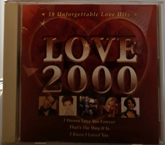 Love 2000   (4380)