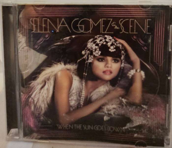 Selena Gomez & The Scene When the sun goes down   (4445)