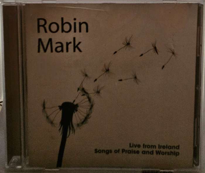 Robin Mark Fly  (4041)