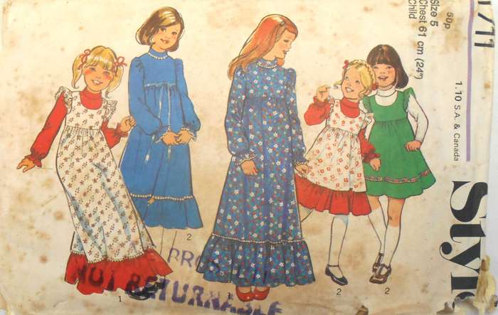 VINTAGE STYLE 1711 GIRLS DRESS OR PINAFORE SIZE 5 YEARS BREAST 61 CM -COMPLETE
