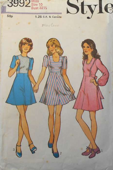 VINTAGE STYLE 3992 DRESS WITH RAISED WAISTLINE SIZE 10 BUST 32 1/2  COMPLETE