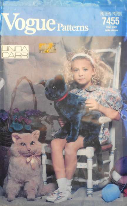 VOGUE 7455 SITTING CATS SIZE ONE SIZE 38 CM/15"-COMPLETE-UNCUT-F.FOLDED
