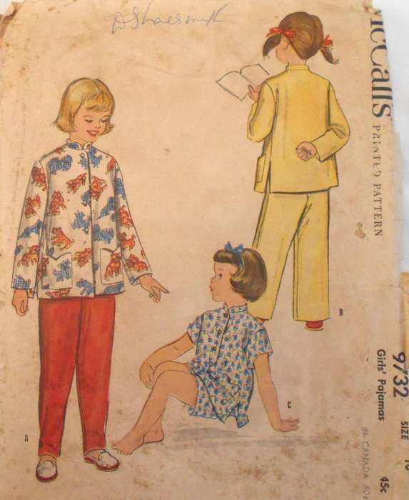 V/VINTAGE McCALLS 9732 GIRLS KIMONO PJS SIZE 10 YEARS COMPLETE