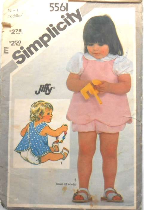 SIMPLICITY 5561 TODDLERS REVERSIBLE SUNDRESS OR PINAFORE & PANTIES SIZE 1 YEAR -COMPLETE