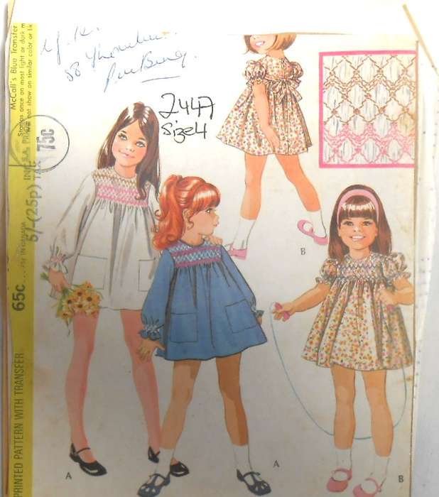 VINTAGE McCALLS 2447 GIRLS SMOCKED DRESS WITH TRANSFER SIZE 4 YEARS COMPLETE