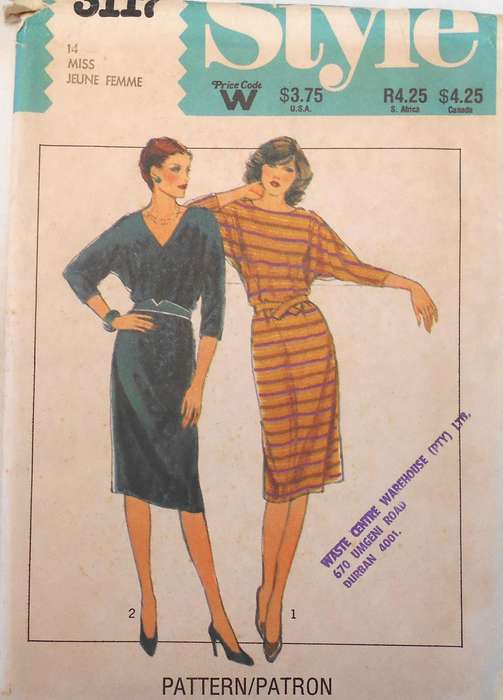 STYLE 3117 STRAIGHT DRESS CUT IN ONE WITH SLEEVES SIZE 14 COMPLETE-UNCUT F/FOLDED
