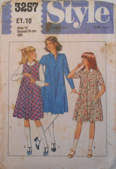 STYLE 3257 GIRLS PULLOVER DRESS OR PINAFORE SIZE 12 YEARS BREAST 76 CM COMPLETE-UNCUT-F/FOLDED