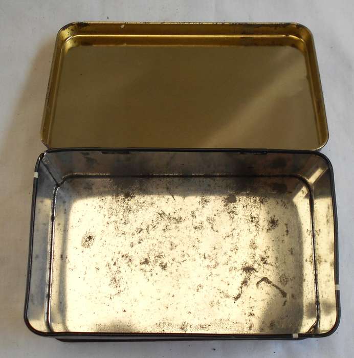 VINTAGE BLACK MAGIC TIN SIZE: 14 CM X 8,5 CM X 4.5 CM