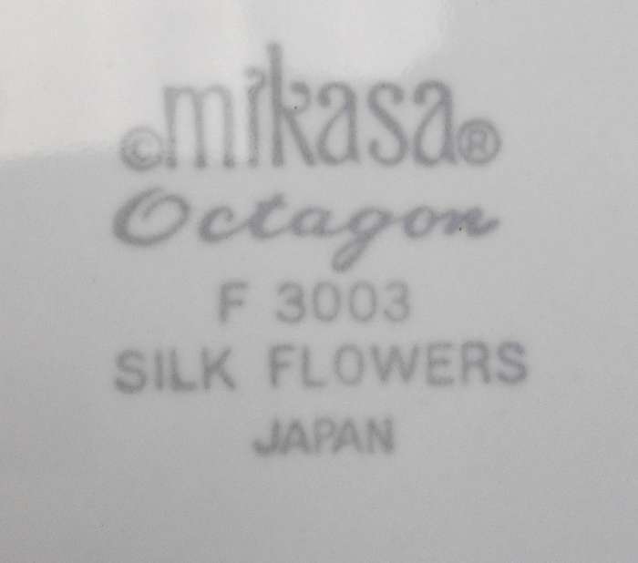 MIKASA OCTAGON F3003 SILK FLOWERS - FOUR DUOS WITH EXTRA SAUCER - MADE IN JAPAN
