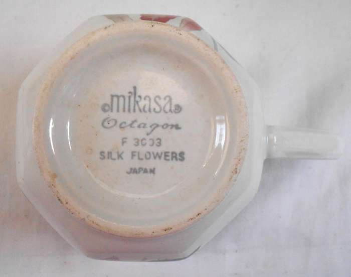 MIKASA OCTAGON F3003 SILK FLOWERS - FOUR DUOS WITH EXTRA SAUCER - MADE IN JAPAN